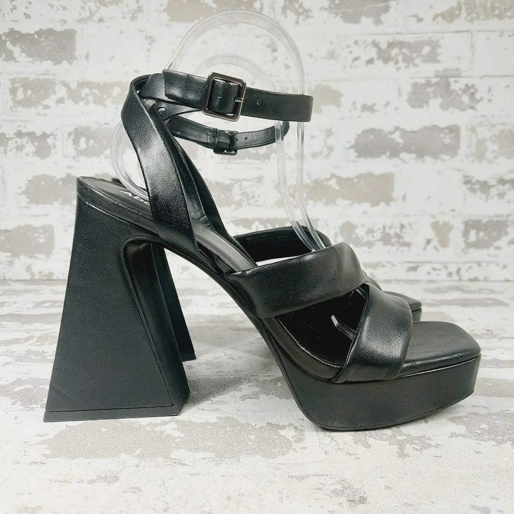 New Abound Tracy Black Faux Leather Block Heel Retro Platform Sandals H465